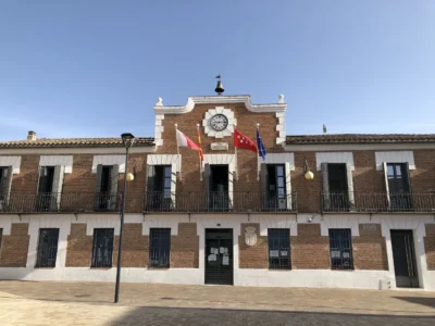 Servicios Césped artificial 3 foto del ayuntamiento de paracuellos del jarama por verdante